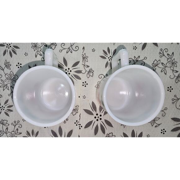 Vintage 1960s–1970s Tom and Jerry Milk Glass Mugs – Set of 2 - Picture 6 of 11